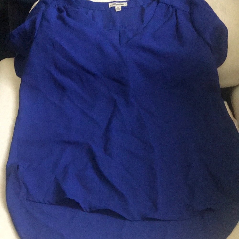 Hi-lo navy blouse, with button detail on sleeve